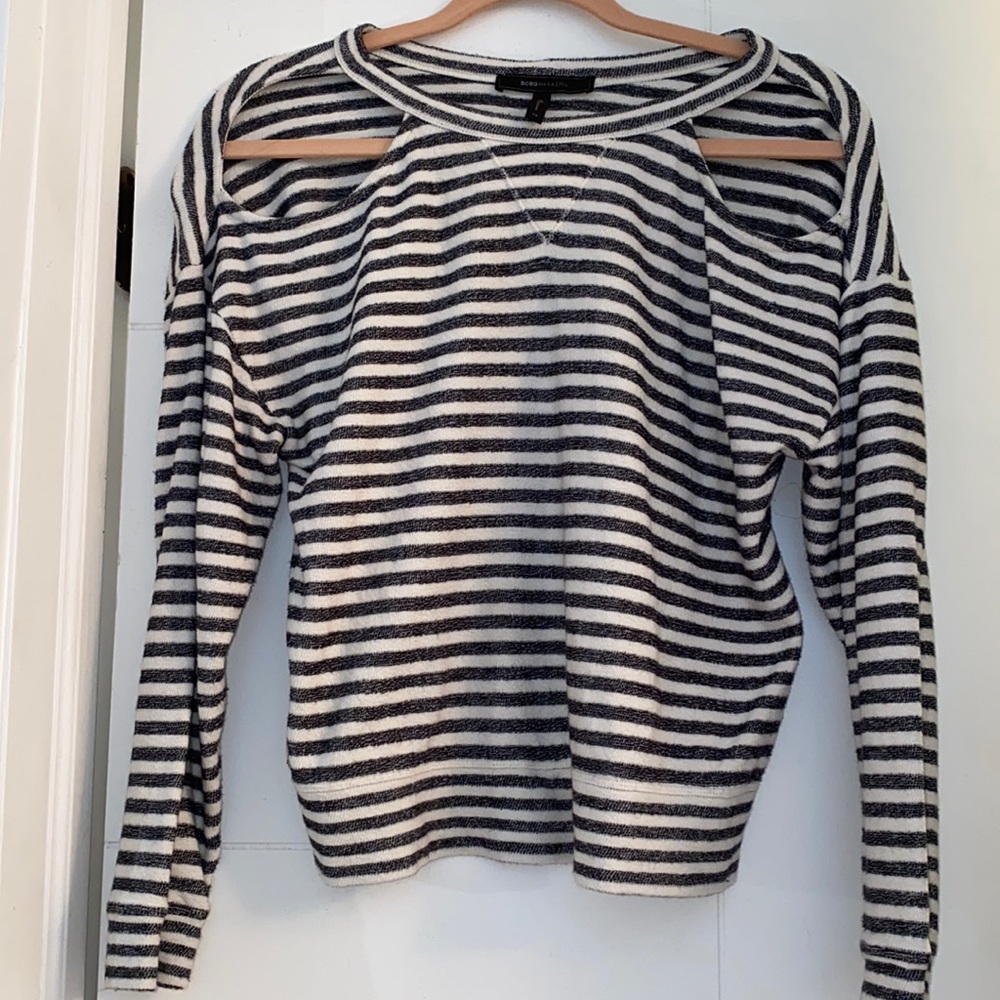 Bcbgmaxazria🥰 cold shoulder sweater